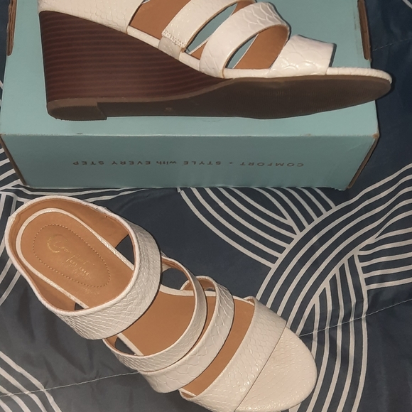 White strappy wedge heels sz 11 - Picture 4 of 7